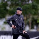 Mano Menezes aparece no BID e está liberado para estrear pelo Corinthians