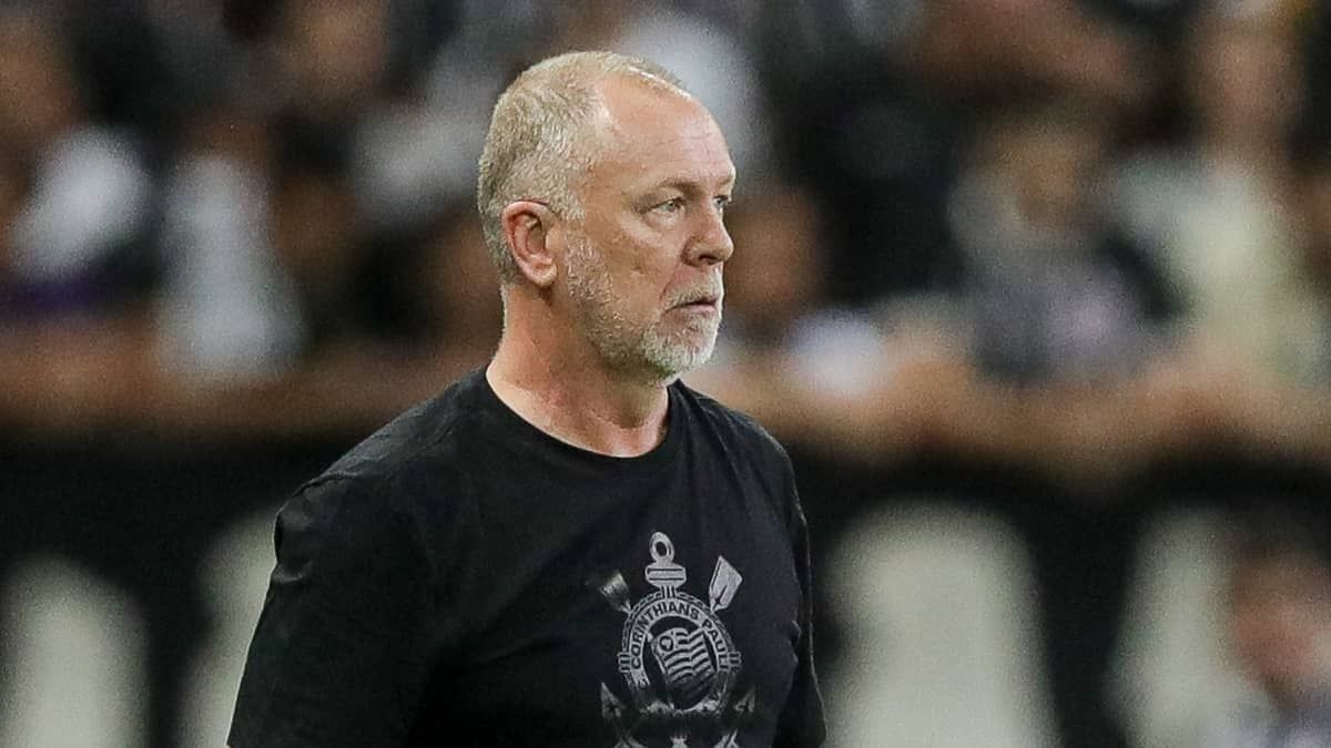 Mano revela cobrança dura em volante do Corinthians: 'Achou que estava em Cuiabá'
