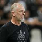 Mano revela cobrança dura em volante do Corinthians: 'Achou que estava em Cuiabá'