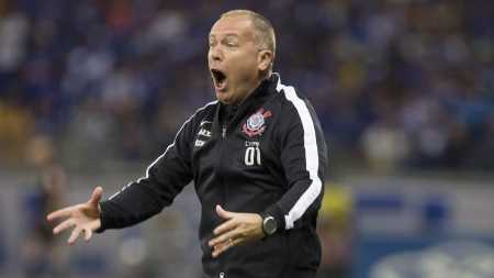Mano Menezes já questionou suposto favorecimento ao Corinthians