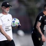 Corinthians deve mudar esquema tático e forma de jogar contra o Vasco