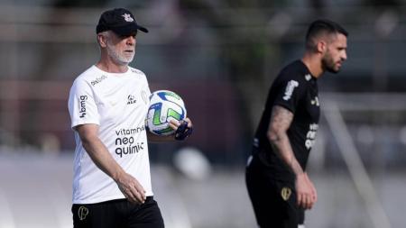Mano Menezes modificará a escalação do Timão
