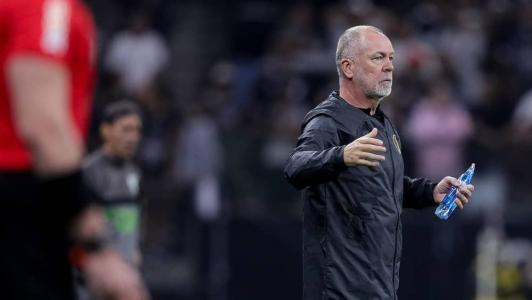 Mano Menezes pregou foco em deixar a parte de baixo da tabela do Brasileirão