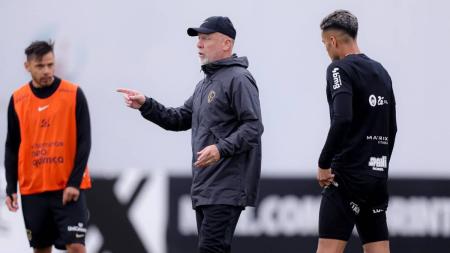 Mano Menezes projetou forma de atuar do Corinthians