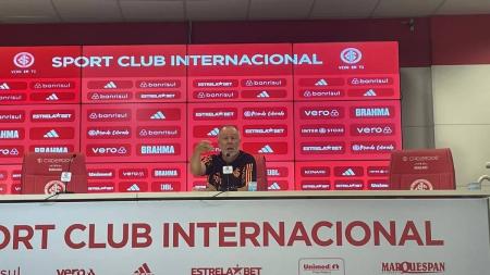 Mano Menezes segue no Colorado após a procura do Corinthians