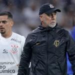 Mano Menezes abre chance para improviso inédito na escalação do Corinthians