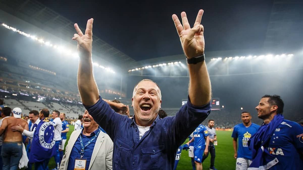 No último título da carreira, Mano Menezes foi algoz do Corinthians
