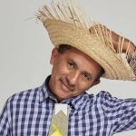 Cantor do hit 'Caneta Azul' acusa empresários de maus-tratos 