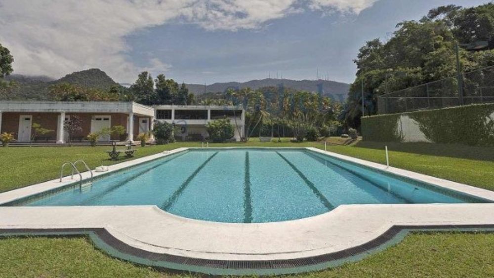 Mansão mais cara do Brasil, visitada por Neymar, é vendida no Rio de Janeiro