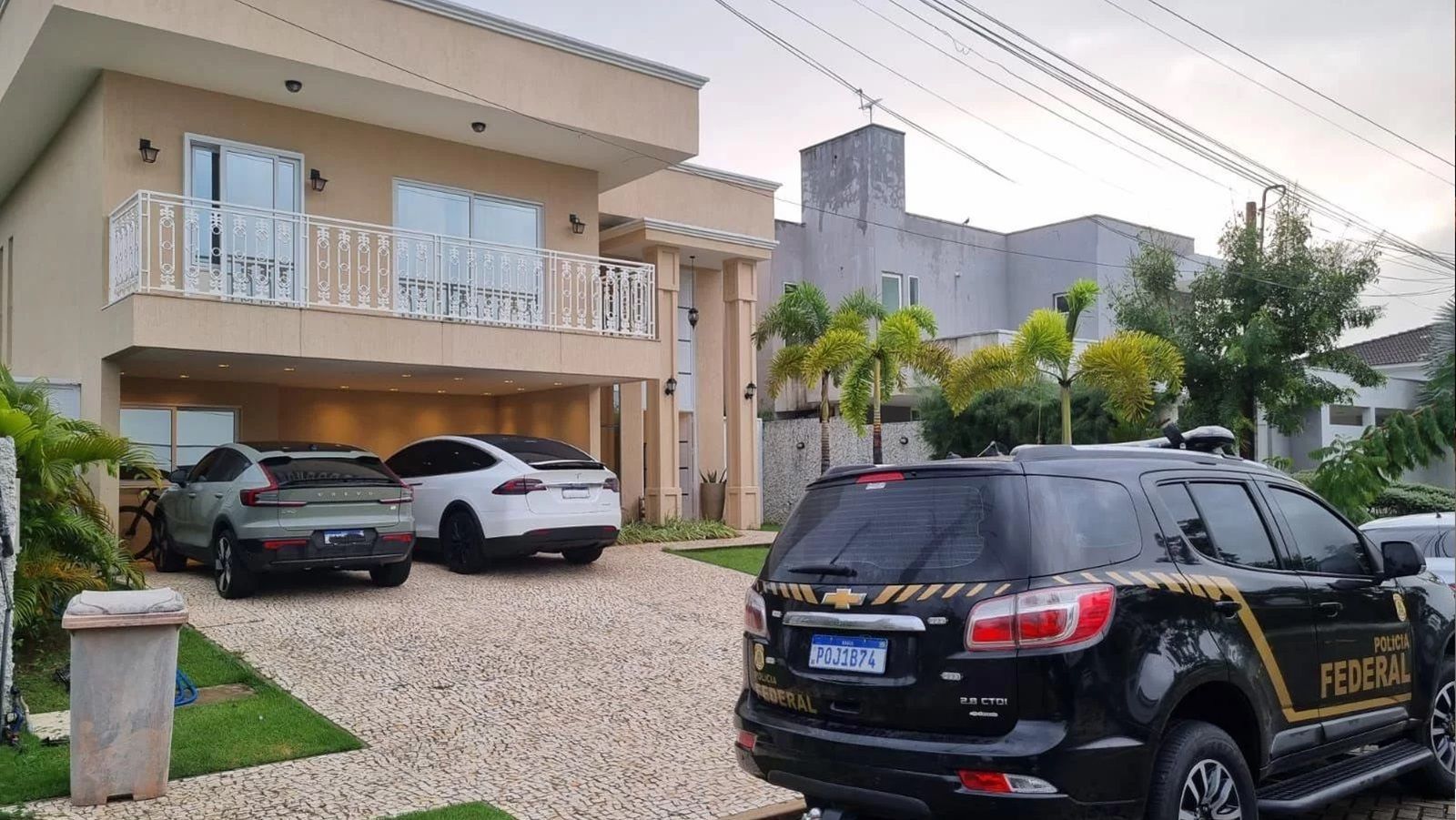 Russo suspeito de lavar dinheiro com criptomoedas comprou mansão de cantora sertaneja