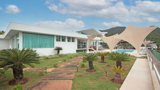 Mansão tem vista de 360 graus