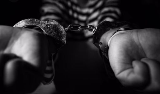 Mãos algemadas