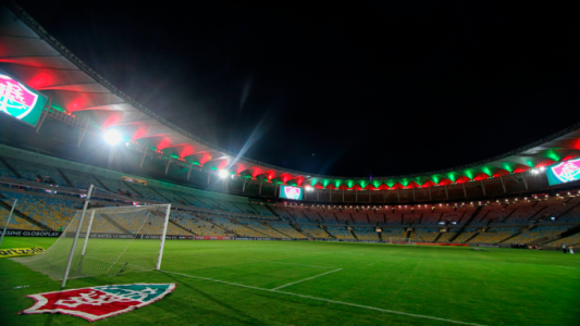 Estádio do Maracanã com iluminação do Fluminense