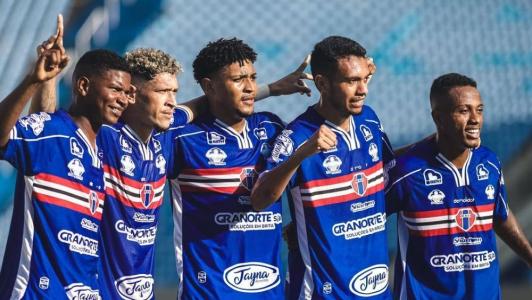Elenco do Maranhão-MA comemora gol diante do Tuna Luso-PA em partida pela Série D do Campeonato Brasileiro