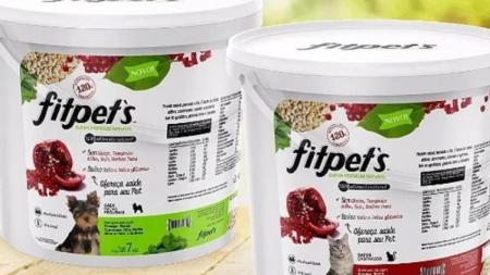Marca promete alimentação 100% natural com benefícios para cães e gatos