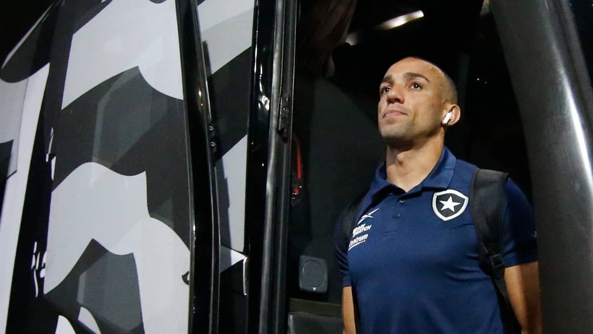 Capitão do Botafogo fala sobre situação de Bruno Lage: 'Desconfiança nenhuma'