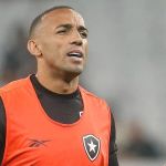 Marçal, do Botafogo, dispara contra arbitragem após expulsão: 'Isso aí é roubo'