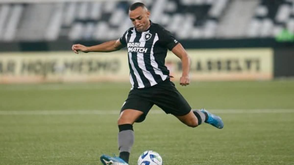 Botafogo não terá titular em jogo contra o Athletico pelo Brasileirão