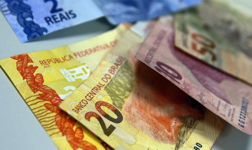 Com seca e câmbio depreciado, inflação acelera e “inverte” rumo da Selic | CNN Brasil