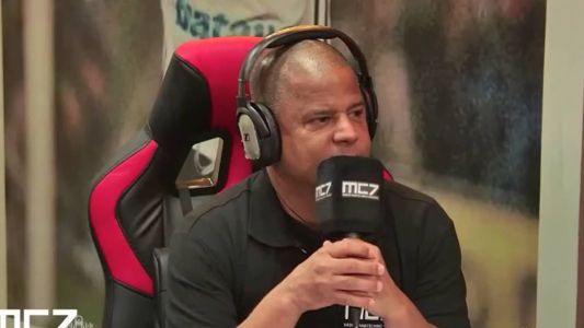 Marcelinho Carioca durante transmissão ao vivo em seu canal no Youtube