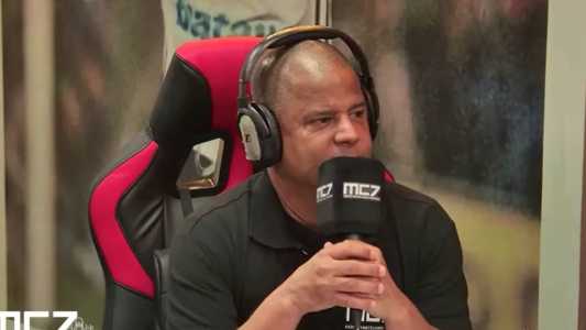 Marcelinho Carioca durante transmissão ao vivo em seu canal no Youtube