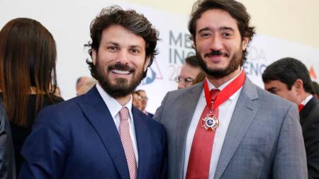 Marcelo Aro e Gabriel Azevedo estiveram juntos para entrega da Medalha da Inconfidência, em abril deste ano, em Ouro Preto