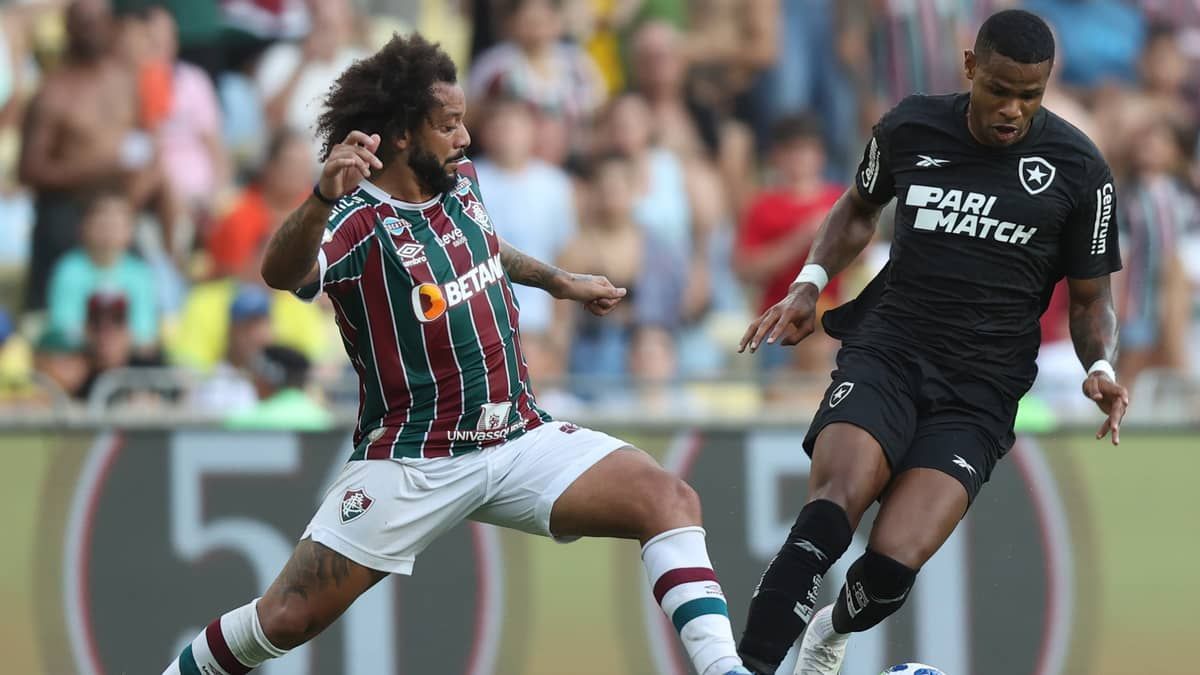 Atacante do Botafogo explica treta com Marcelo, do Fluminense: 'Um bananão'