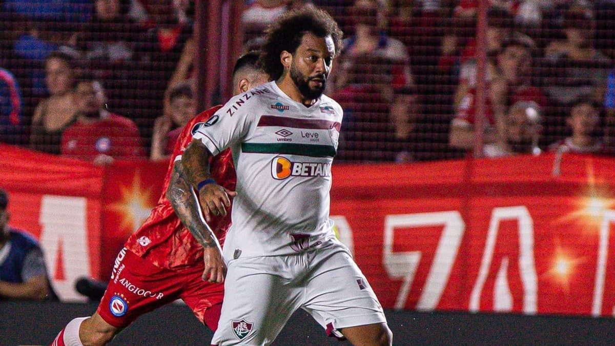 Conmebol nega anulação de cartão, e Marcelo desfalcará o Fluminense