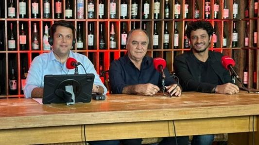 Marcelo Oliveira (centro) participou do programa Bastidores, da Itatiaia