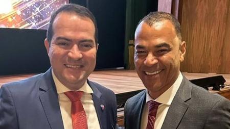 Marcelo Paz e o ex-jogador Cafu em premiação no Copacabana Palace, no Rio