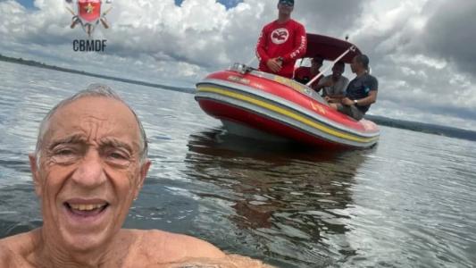 Marcelo Rebelo de Sousa foi visto nadando no Lago Paranoá