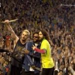 Marcelo, do Fluminense, sobe em palco do Lollapalooza e toca instrumento