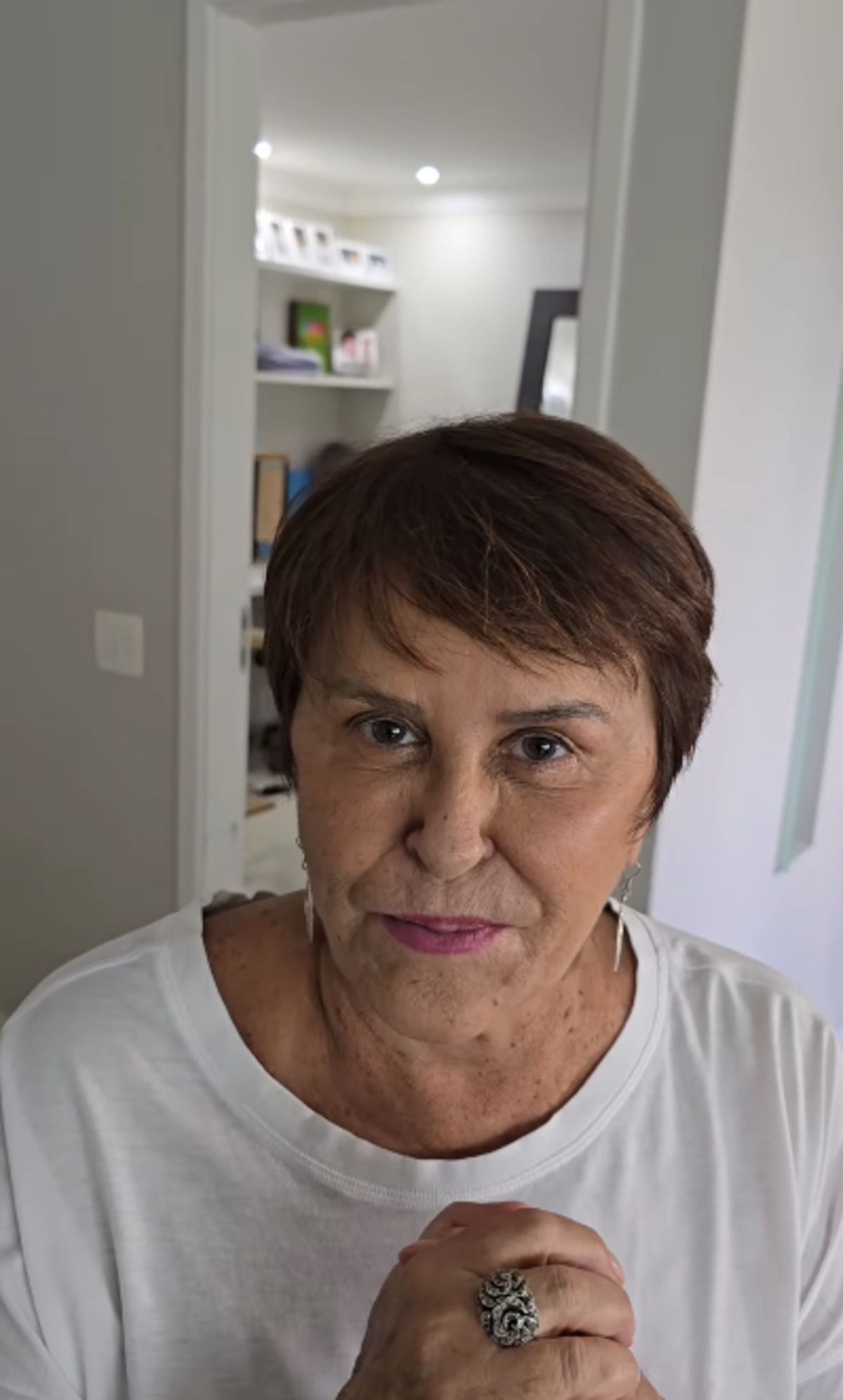 Márcia Sensitiva recebe alta hospitalar e explica restrições após passar por cirurgia