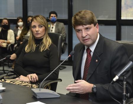 O procurador-geral do MP de Contas de Minas, Marcílio Barenco, discursa na Cidade Administrativa