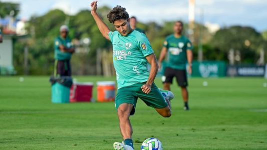 Marcinho vai enfrentar o Botafogo pela primeira vez desde que deixou o clube, no começo de 2021