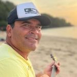 Surfistas homenageiam brasileiro Márcio Freire, morto nas ondas gigantes de Nazaré