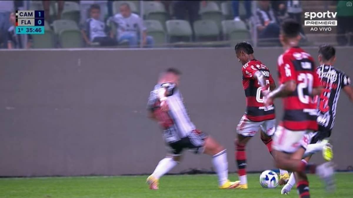 Houve falta de Paulinho em Bruno Henrique no gol do Atlético? Márcio Rezende analisa