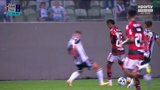 Márcio Rezende confirmou que Bruno Henrique sofreu falta no início da jogada do gol do Atlético