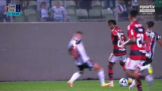 Márcio Rezende confirmou que Bruno Henrique sofreu falta no início da jogada do gol do Atlético