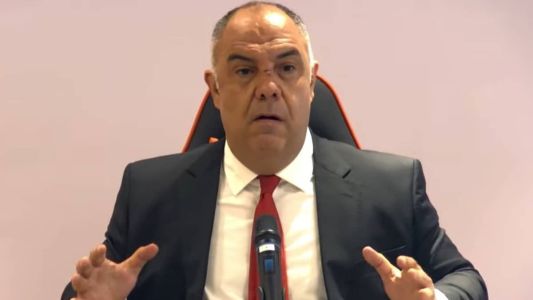 Marcos Braz durante entrevista coletiva no Ninho do Urubu