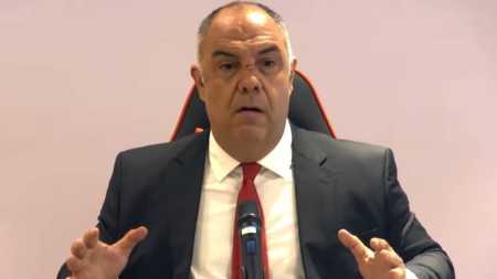 Marcos Braz durante entrevista coletiva no Ninho do Urubu