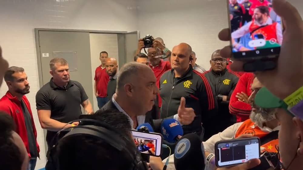 Marcos Braz discute com fotógrafo na Arena antes de Grêmio x Flamengo