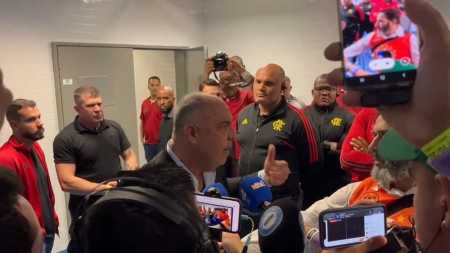 Marcos Braz em discussão com profissional da imprensa na Arena do Grêmio