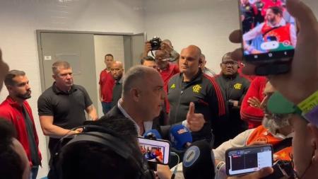 Marcos Braz em discussão com profissional da imprensa na Arena do Grêmio