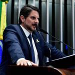 Moraes flexibiliza recolhimento de Marcos do Val e permite participação em sessões noturnas do Senado