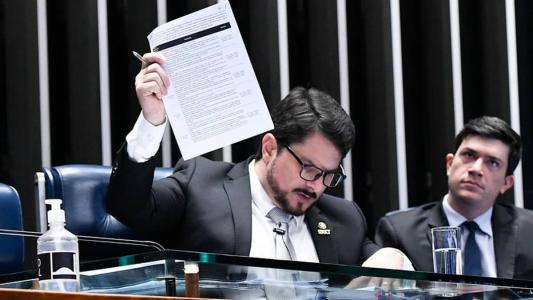Marcos do Val falou, pela primeira vez, na tribuna do Senado, sobre operação da PF na última quinta-feira