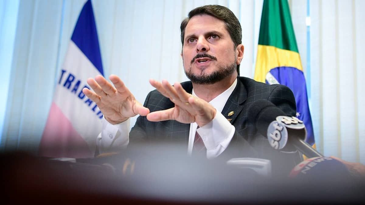 Marcos do Val passa mal no Senado, é atendido e passará por bateria de exames