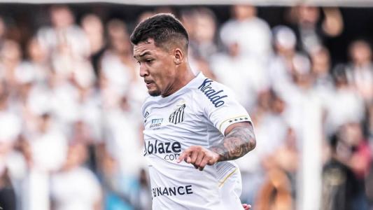 Marcos Leonardo, atacante do Santos, será titular contra o Atlético