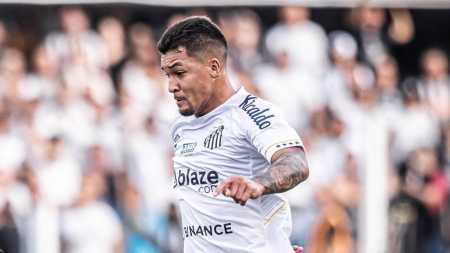 Marcos Leonardo, atacante do Santos, será titular contra o Atlético
