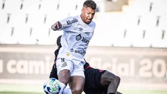 Marcos Leonardo marcou o gol de empate do Santos contra o Athletico-PR